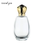 Ovális formájú parfümös üveg